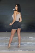 Short Woman gris destroyed - Imagen 3