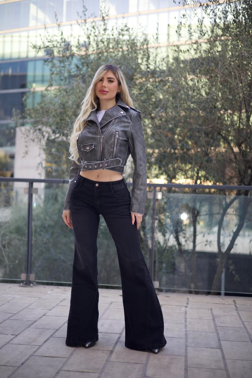 WhatsApp Image 2026-07-08 at 10.32.47 AM (2) Jeans Flare Geometric Black desgastado - Imagen 1